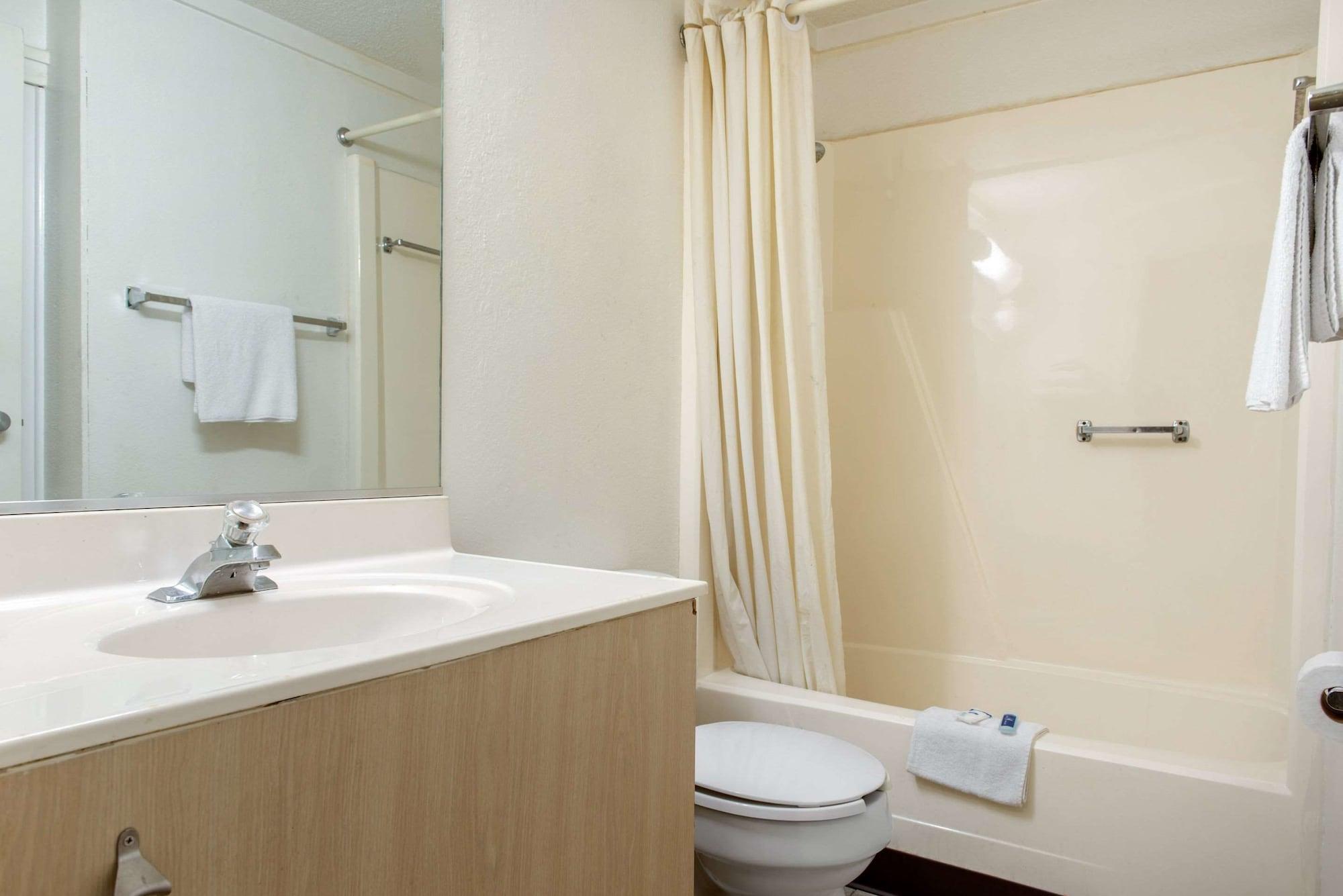 Rodeway Inn Sharonville Esterno foto