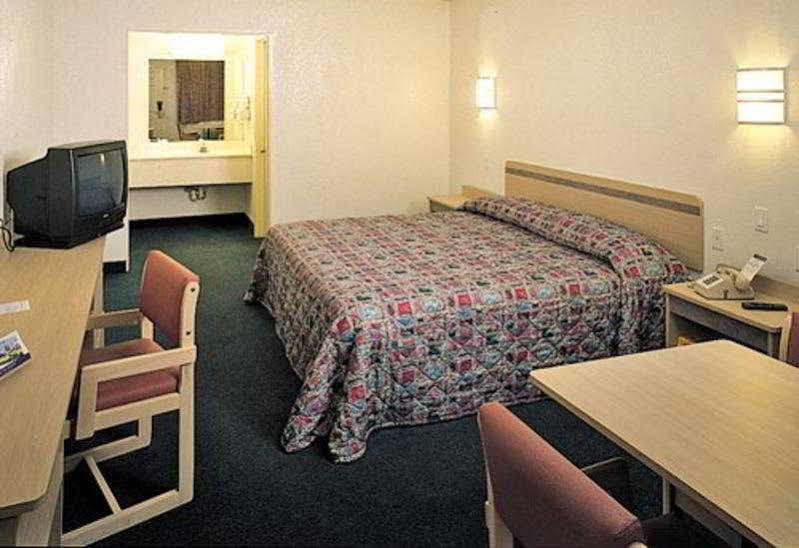 Rodeway Inn Sharonville Esterno foto